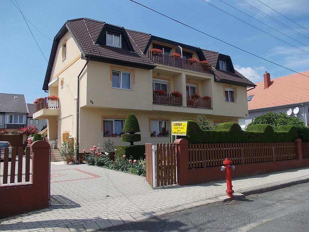 Judit Vendeghaz Heviz Exterior photo